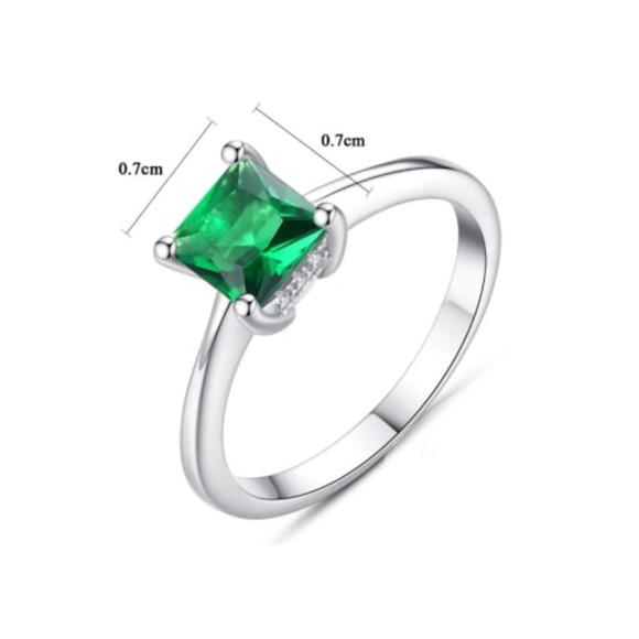 Solid Sterling Silver 925 Emerald Ring - Picture 4 of 4
